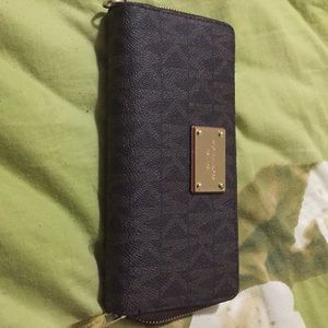 Michael Kira zip around wallet